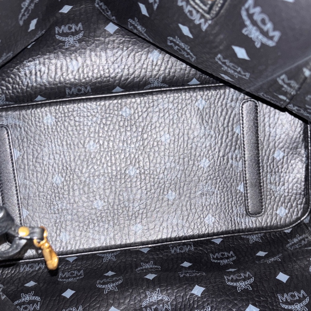 MCM Black and White Reversible Leather/canvas Tote - Picture 5 of 12